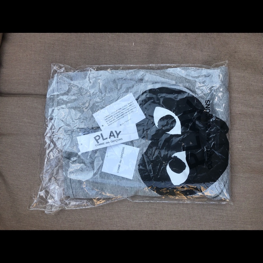 Grey CDG t shirt